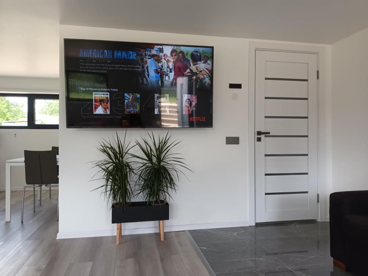 Luxury Apartment Private House And Parking Netflix Тарту Екстериор снимка