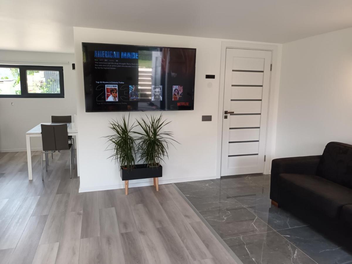 Luxury Apartment Private House And Parking Netflix Тарту Екстериор снимка